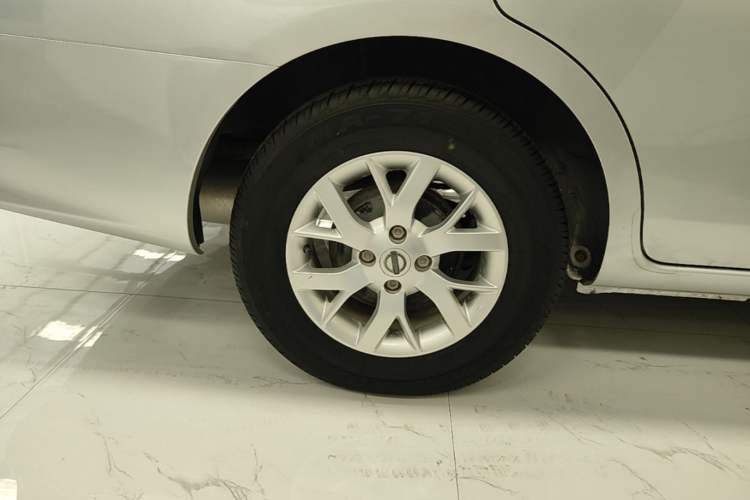 Used Nissan Sunny 2014 1.5XE Manual Comfort Edition Exterior 5