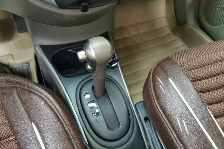 Used Nissan Sunny 2014 1.5XL CVT Luxury Edition Gear Lever