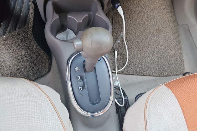 Used Nissan Sunny 2014 1.5XE CVT Elite Edition Gear Lever