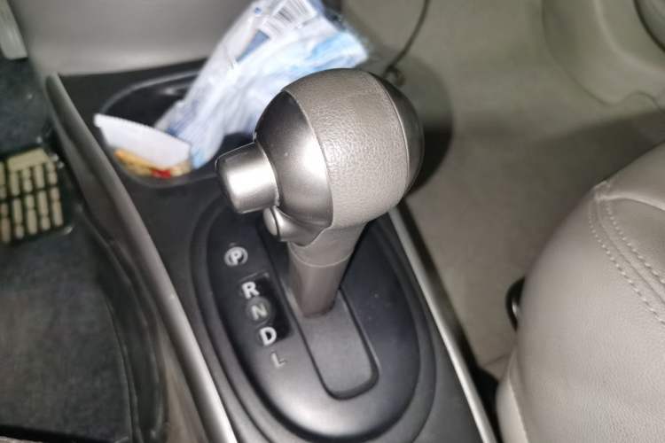 Used Nissan Sunny 2014 1.5XL CVT Luxury Edition Gear Lever