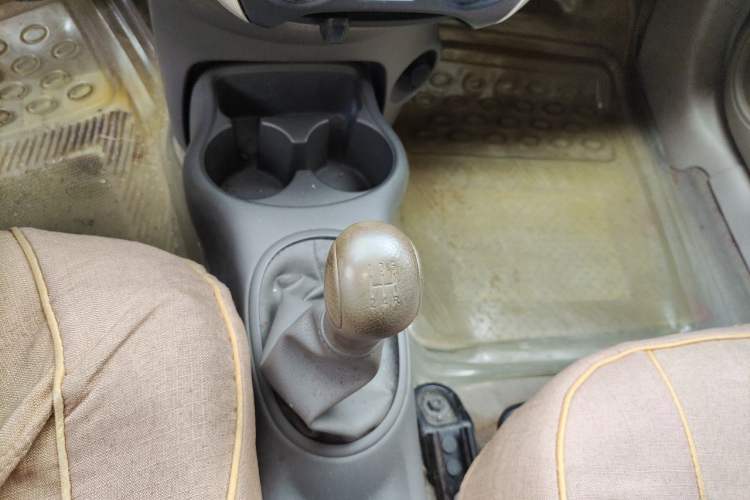 Used Nissan Sunny 2014 1.5XE Manual Elite Edition Gear Lever