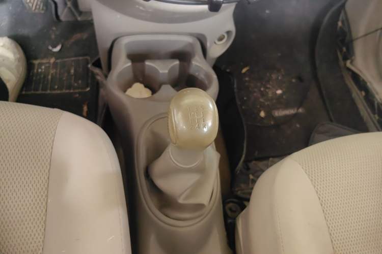 Used Nissan Sunny 2014 1.5XE Manual Elite Edition Gear Lever