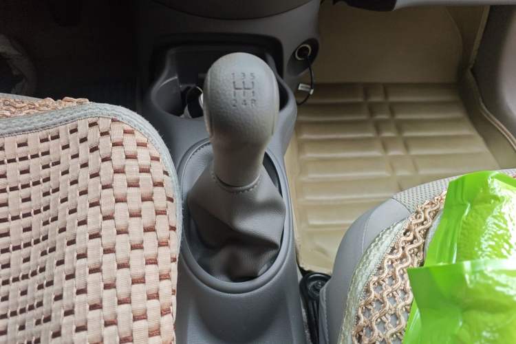 Used Nissan Sunny 2014 1.5XE Manual Elite Edition Gear Lever