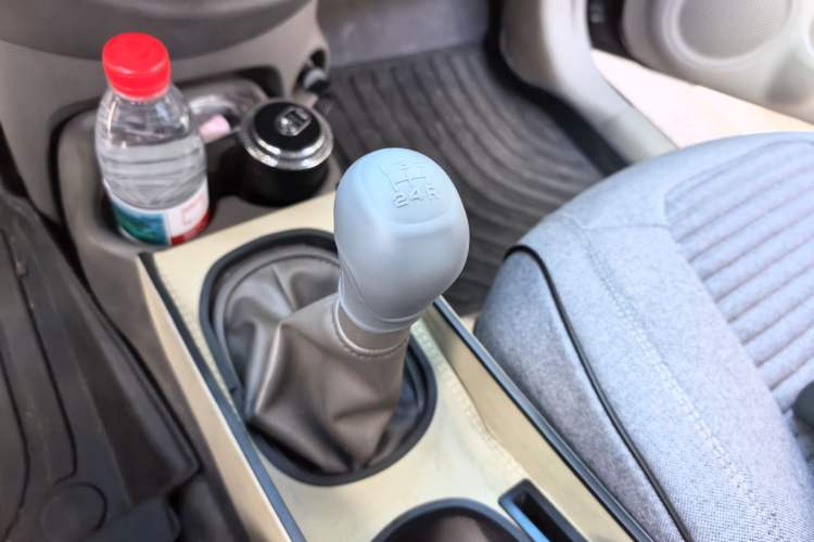 Used Nissan Sunny 2014 1.5XE Manual Elite Edition Gear Lever
