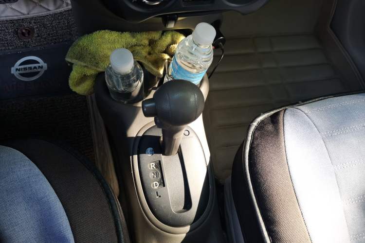 Used Nissan Sunny 2014 1.5XE CVT Elite Edition Gear Lever