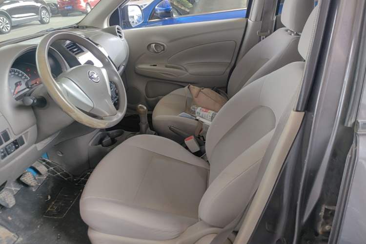Used Nissan Sunny 2014 1.5XE Manual Elite Edition Left Front Seat