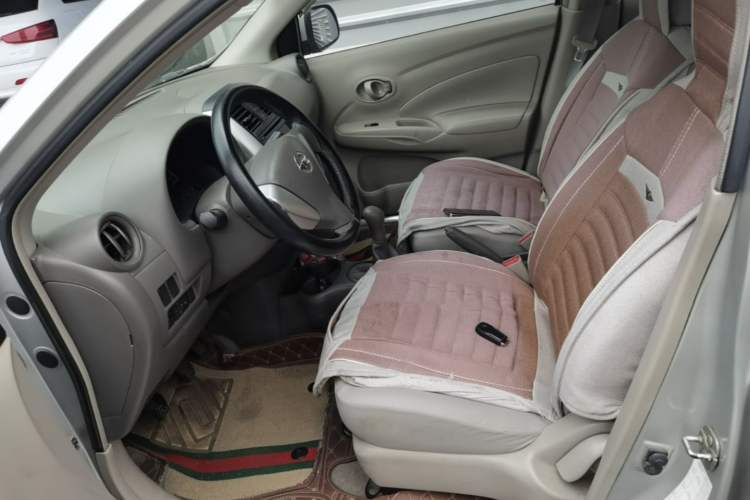 Used Nissan Sunny 2014 1.5XE Manual Elite Edition Left Front Seat