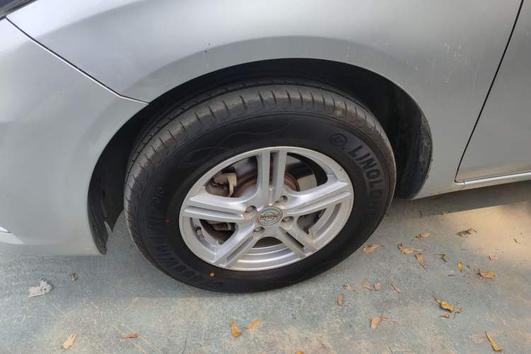 Used Nissan Sunny 2014 1.5XE CVT Comfort Edition Left Front Wheel Hub
