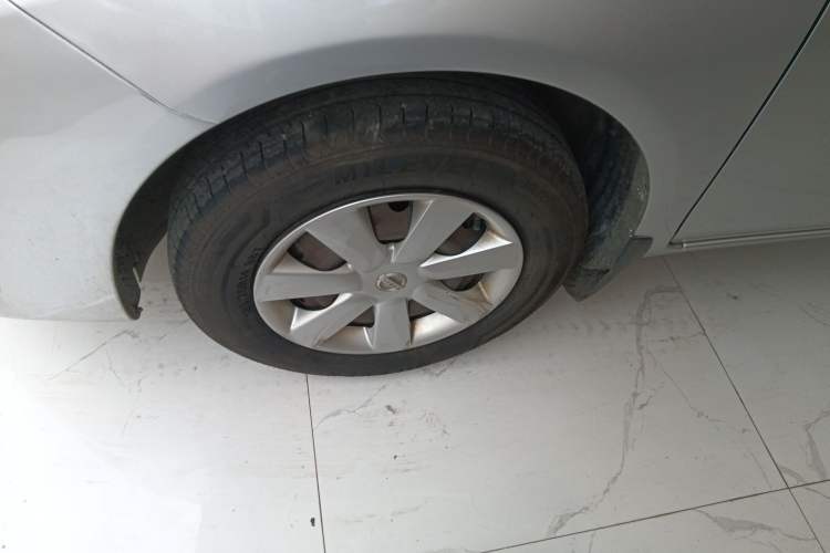 Used Nissan Sunny 2014 1.5XE Manual Elite Edition Left Front Wheel Hub