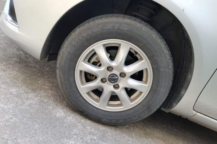 Used Nissan Sunny 2014 1.5XE CVT Elite Edition Left Front Wheel Hub