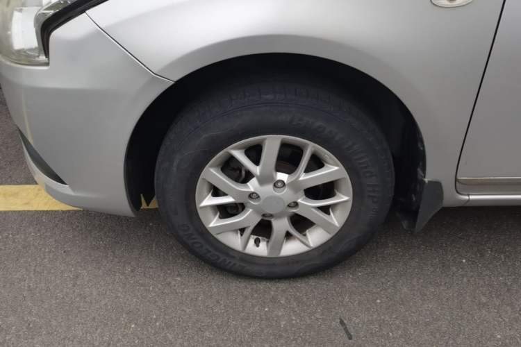 Used Nissan Sunny 2014 1.5XE Manual Elite Edition Left Front Wheel Hub