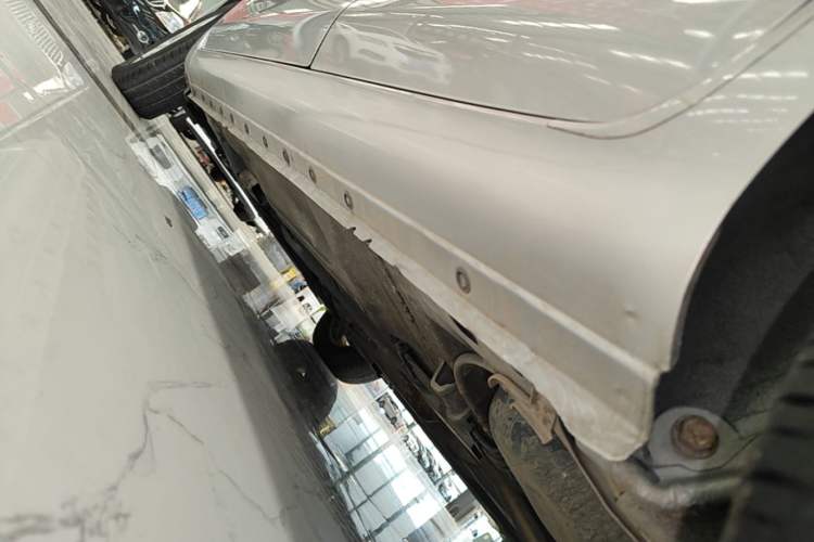 Used Nissan Sunny 2014 1.5XE Manual Comfort Edition Left Side Sill