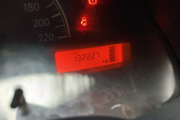 Used Nissan Sunny 2014 1.5XE Manual Elite Edition Odometer Close Up