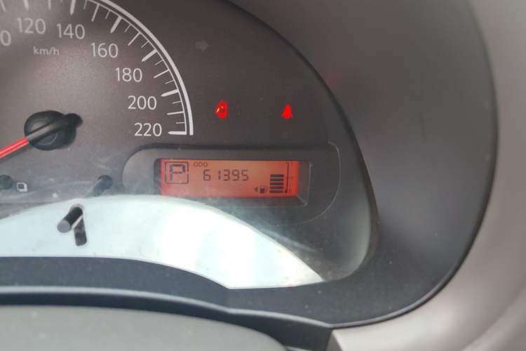 Used Nissan Sunny 2014 1.5XE CVT Elite Edition Odometer Close Up