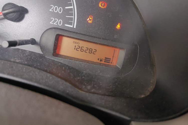 Used Nissan Sunny 2014 1.5XE Manual Elite Edition Odometer Close Up