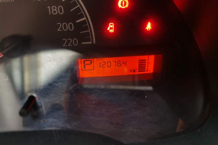 Used Nissan Sunny 2014 1.5XE CVT Elite Edition Odometer Close Up