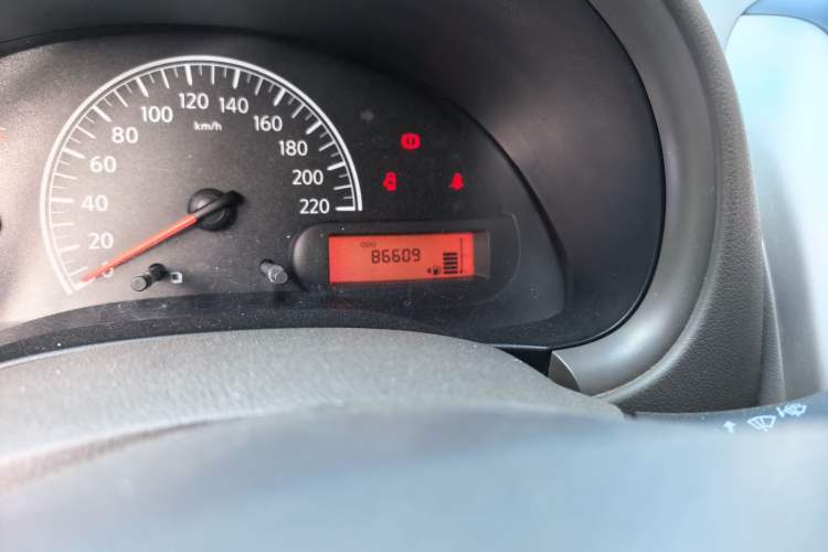 Used Nissan Sunny 2014 1.5XE Manual Elite Edition Odometer Close Up