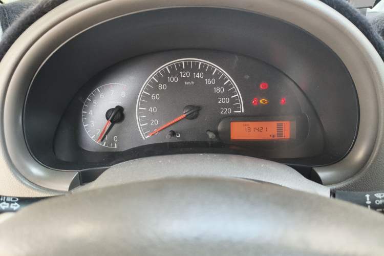Used Nissan Sunny 2014 1.5XE Manual Elite Edition Odometer Close Up