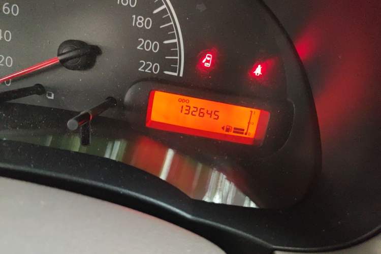 Used Nissan Sunny 2014 1.5XE Manual Elite Edition Odometer Close Up