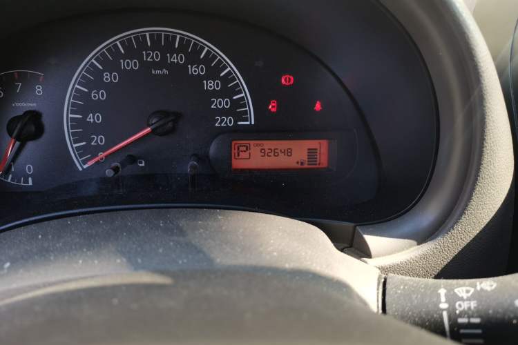 Used Nissan Sunny 2014 1.5XE CVT Elite Edition Odometer Close Up
