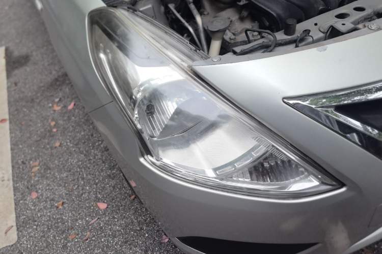 Used Nissan Sunny 2014 1.5XE Manual Elite Edition Right Front Headlight