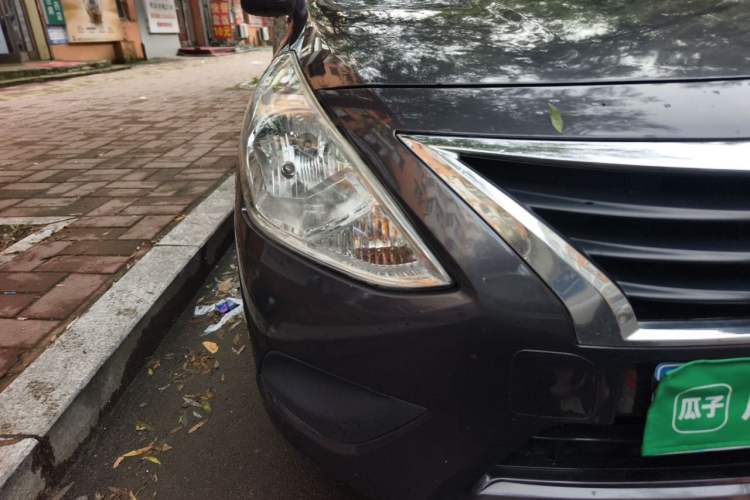 Used Nissan Sunny 2014 1.5XE Manual Elite Edition Right Front Headlight