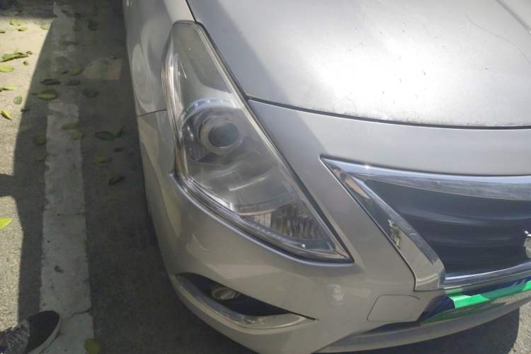 Used Nissan Sunny 2014 1.5XE Manual Comfort Edition Right Front Headlight