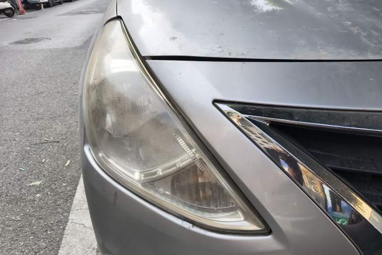Used Nissan Sunny 2014 1.5XE Manual Elite Edition Right Front Headlight