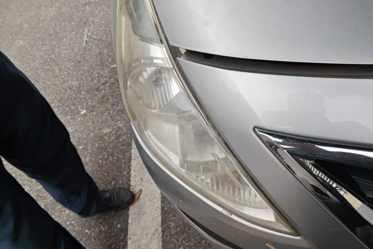 Used Nissan Sunny 2014 1.5XE Manual Elite Edition Right Front Headlight