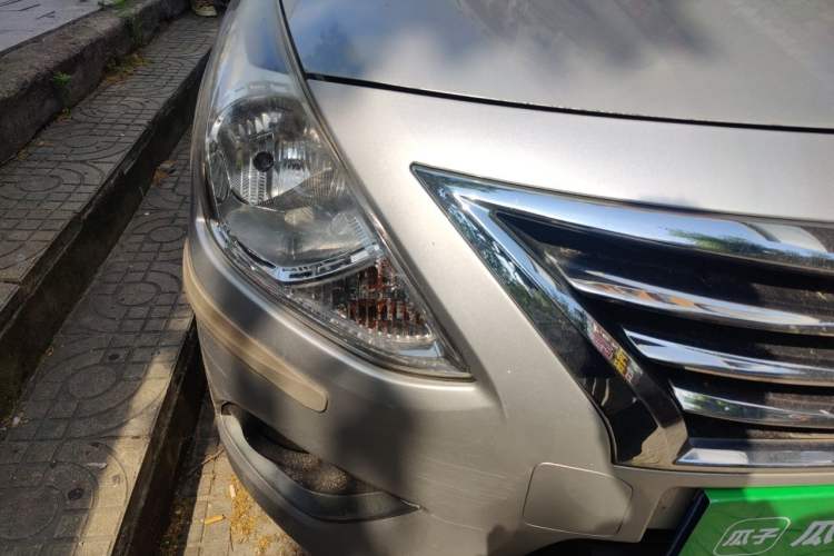 Used Nissan Sunny 2014 1.5XE Manual Comfort Edition Right Front Headlight