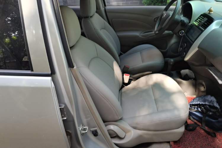 Used Nissan Sunny 2014 1.5XE CVT Elite Edition Right Front Seat