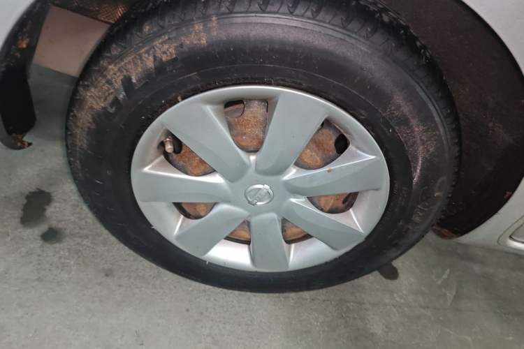 Used Nissan Sunny 2014 1.5XE Manual Comfort Edition Right Front Wheel Hub