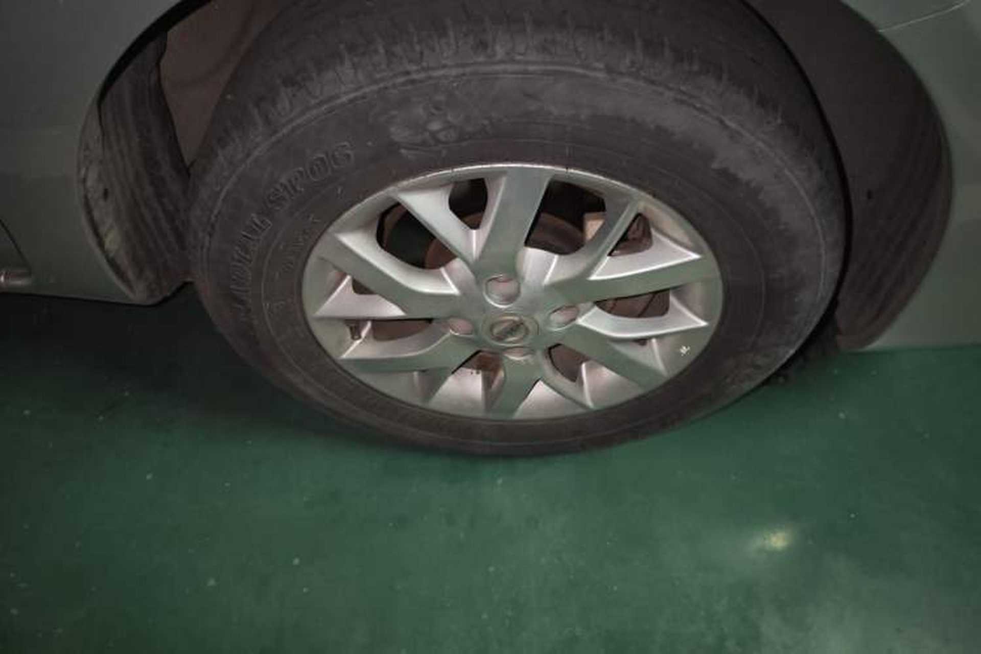 Used Nissan Sunny 2014 1.5XE CVT Comfort Edition Right Front Wheel Hub