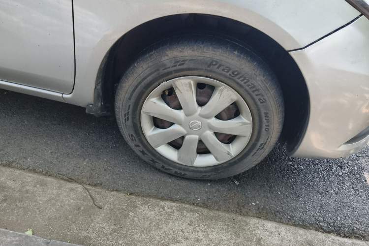 Used Nissan Sunny 2014 1.5XE Manual Comfort Edition Right Front Wheel Hub