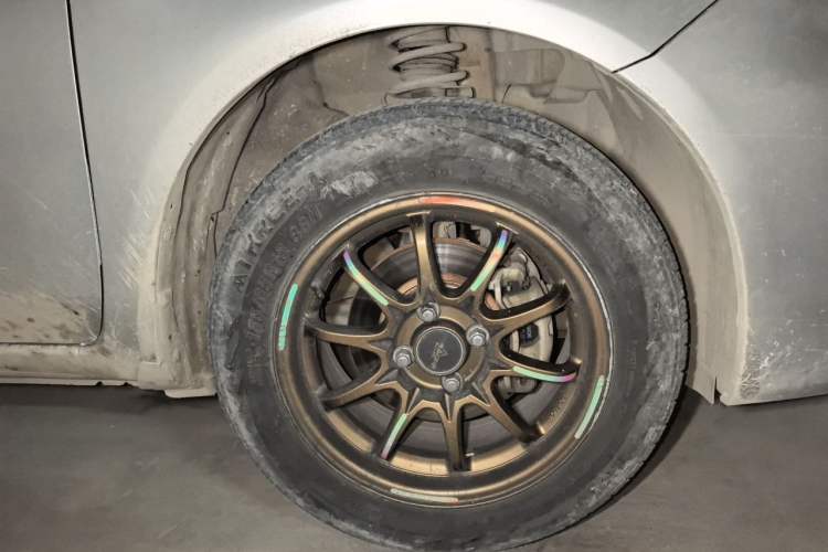 Used Nissan Sunny 2014 1.5XE Manual Comfort Edition Right Front Wheel Hub