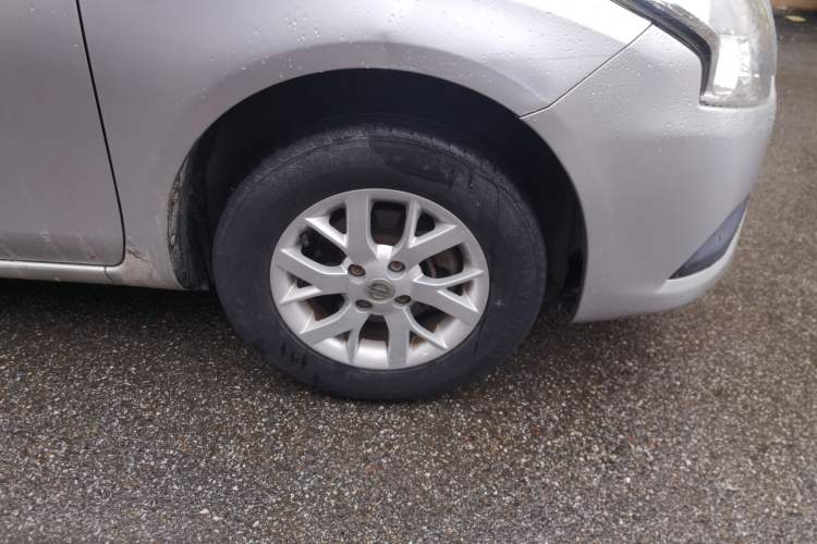 Used Nissan Sunny 2014 1.5XE CVT Elite Edition Right Front Wheel Hub