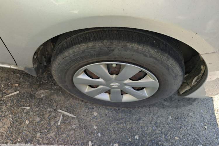 Used Nissan Sunny 2014 1.5XE Manual Comfort Edition Right Front Wheel Hub