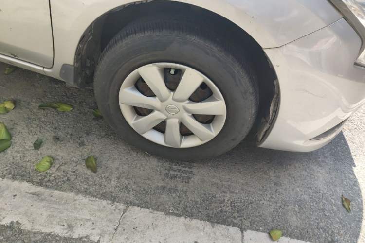 Used Nissan Sunny 2014 1.5XE Manual Comfort Edition Right Front Wheel Hub