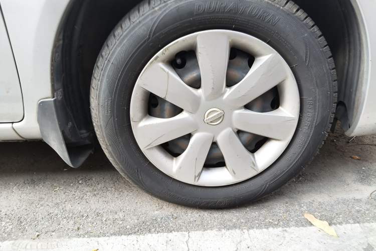 Used Nissan Sunny 2014 1.5XE Manual Elite Edition Right Front Wheel Hub