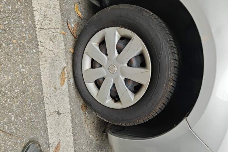 Used Nissan Sunny 2014 1.5XE Manual Elite Edition Right Front Wheel Hub