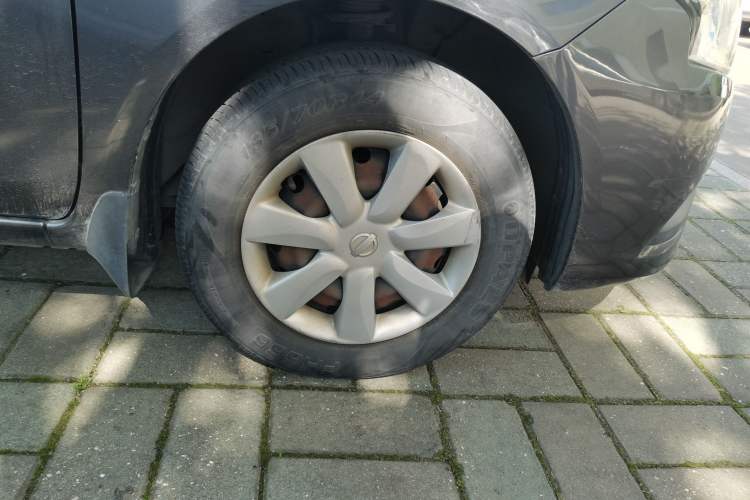 Used Nissan Sunny 2014 1.5XE CVT Elite Edition Right Front Wheel Hub