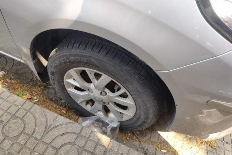 Used Nissan Sunny 2014 1.5XE Manual Comfort Edition Right Front Wheel Hub