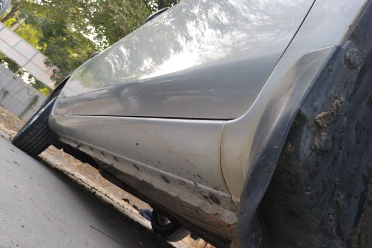 Used Nissan Sunny 2014 1.5XE CVT Comfort Edition Right Side Sill
