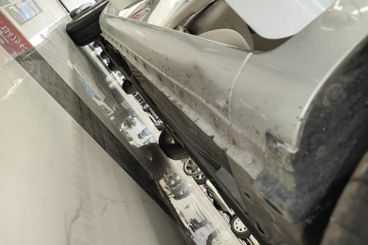 Used Nissan Sunny 2014 1.5XE Manual Comfort Edition Right Side Sill