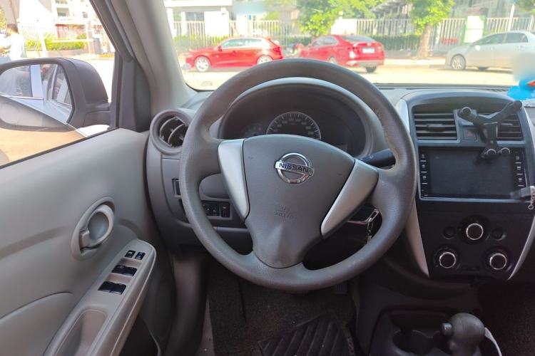 Used Nissan Sunny 2014 1.5XE CVT Elite Edition Steering Wheel