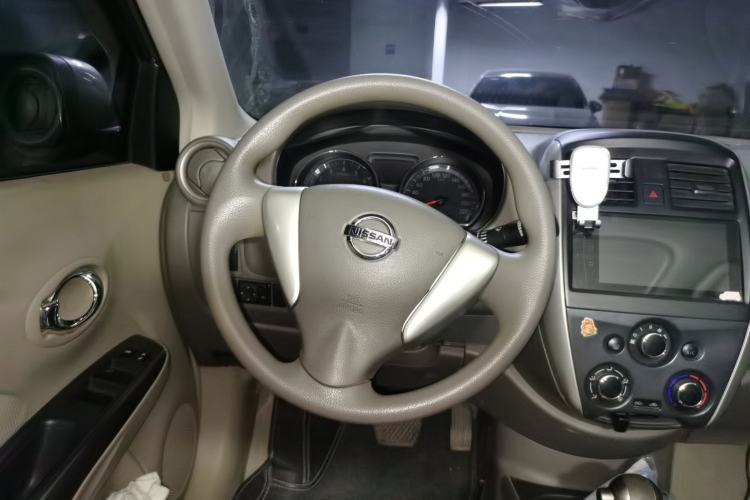 Used Nissan Sunny 2014 1.5XL CVT Luxury Edition Steering Wheel
