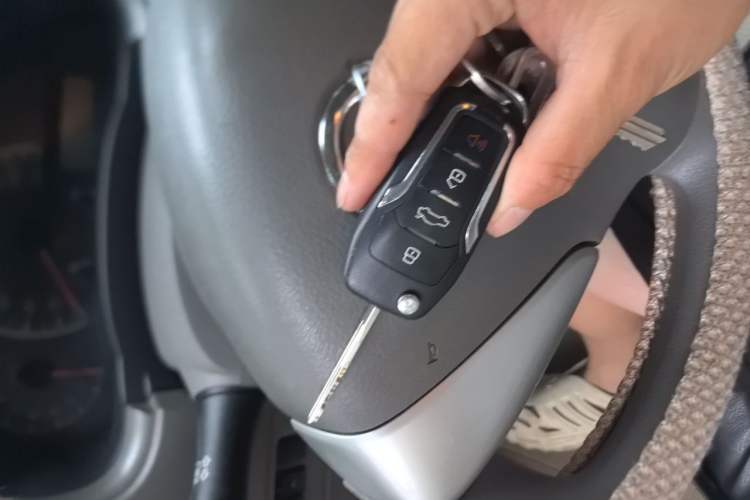 Used Nissan Sunny 2014 1.5XE Manual Elite Edition Vehicle Key