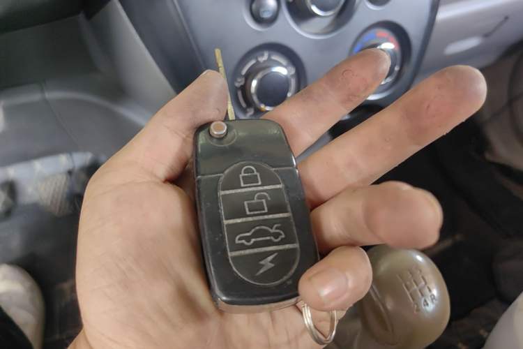 Used Nissan Sunny 2014 1.5XE Manual Elite Edition Vehicle Key