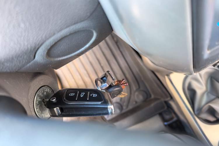 Used Nissan Sunny 2014 1.5XE Manual Elite Edition Vehicle Key