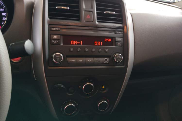 Used Nissan Sunny 2014 1.5XL CVT Luxury Edition Audio And AC Panel